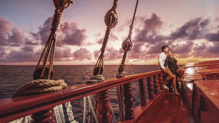 Columbus The Romantic Dinner Cruise: cena en galeón español