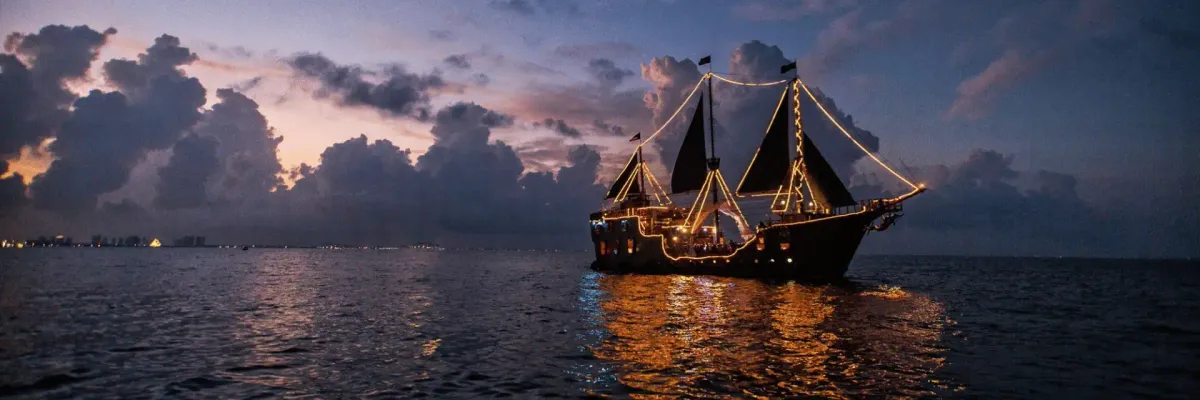 Piratas de la Bahía: galeón, cena y fuegos artificiales al atardecer — 1