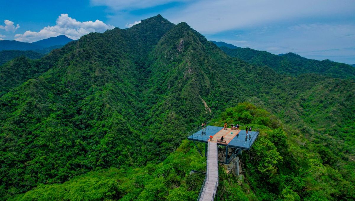 River Park Puerto Vallarta: mirador de cristal y puente colgante — 1