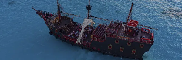 Tierra de Piratas: galeón, Playa Majahuitas y show pirata — 4