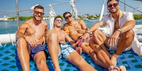 Fiesta en catamarán a Isla Mujeres — 2