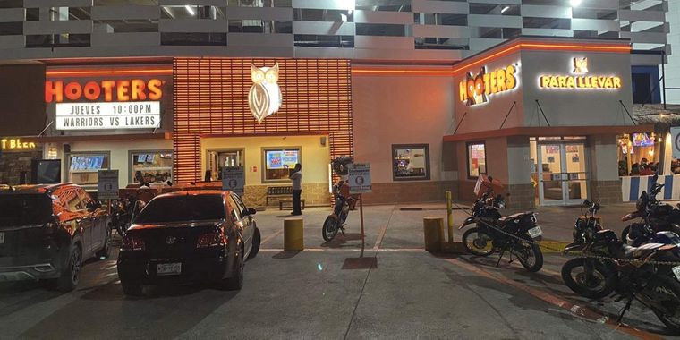 Hooters Malecón Américas