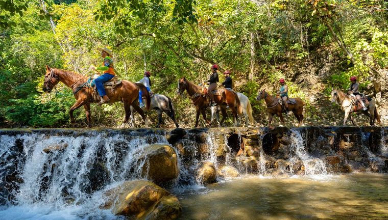 River Park: Tour a Caballo por la Sierra Madre y Jorullo Bridge