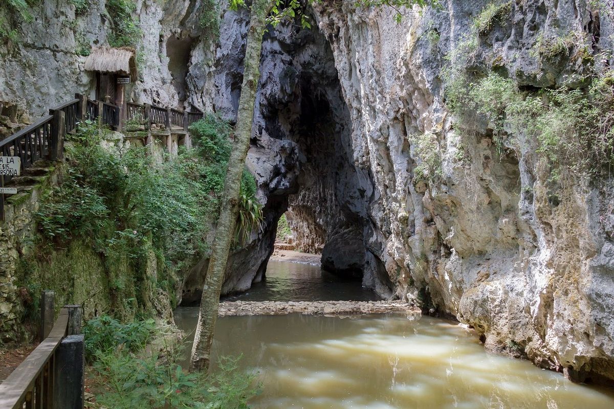 Grutas en San Cristobal: cuevas, arco natural y tirolesa — 1