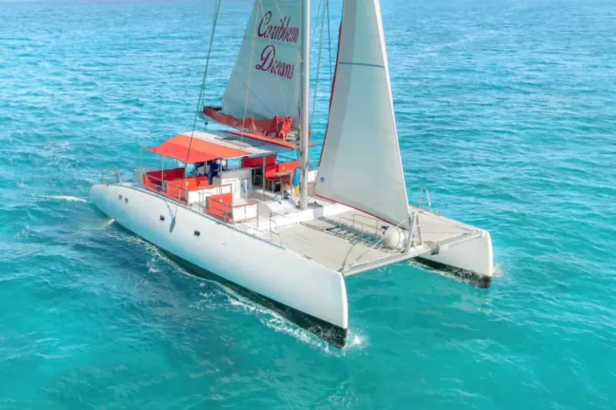 Tour Todo Incluido en Catamarán a Isla Mujeres — 1